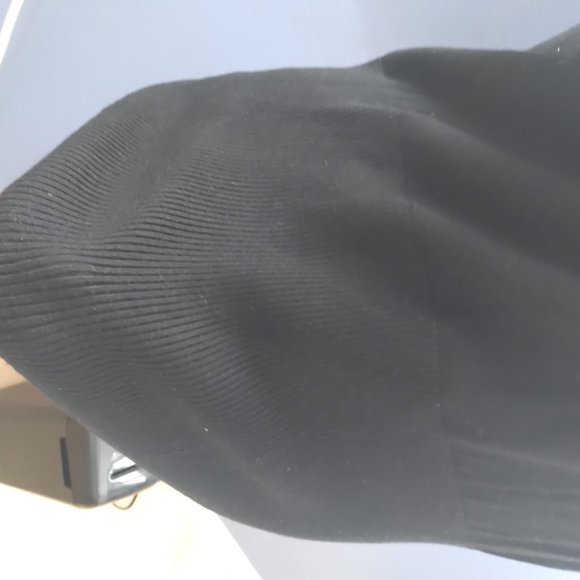 Cable & Gauge Sweater short sleeve top - Picture 3 of 5